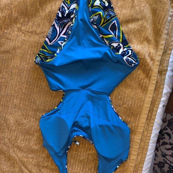 Aerie one piece swim suit size medium - Picture 6 of 9